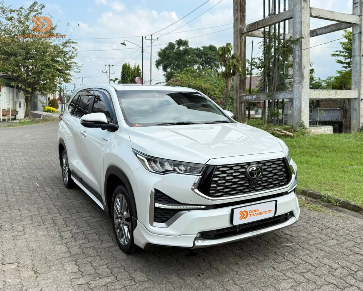 Sewa mobil Salatiga Tersedia mobil premium untuk Anda yang mengutamakan kenyamanan dan tampilan berkelas. Cocok untuk perjalanan bisnis, tamu penting, dan acara khusus. Tersedia dengan sopir, siap digunakan harian maupun luar kota.