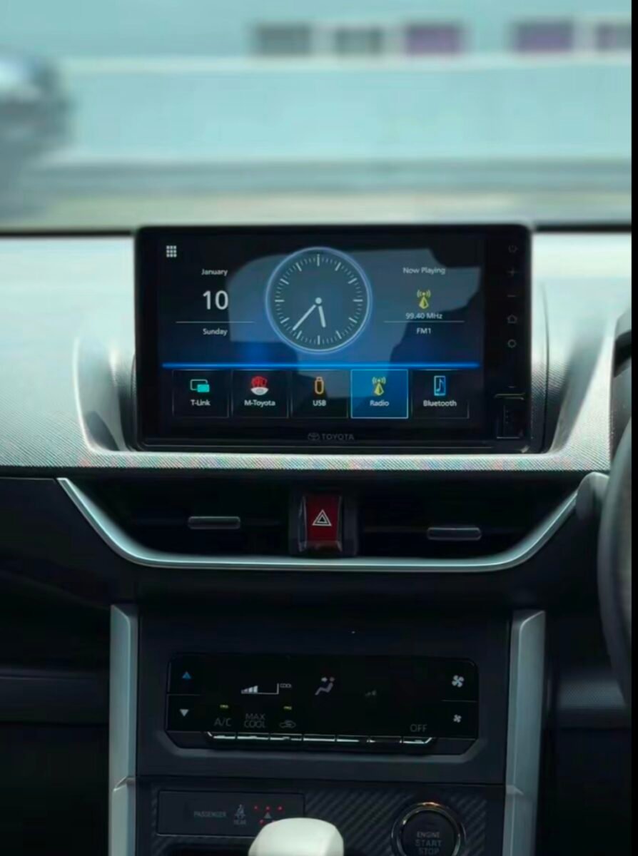 Sistem pendingin udara mampu menjangkau hingga baris belakang, menjaga kabin tetap sejuk meski perjalanan dilakukan siang hari.