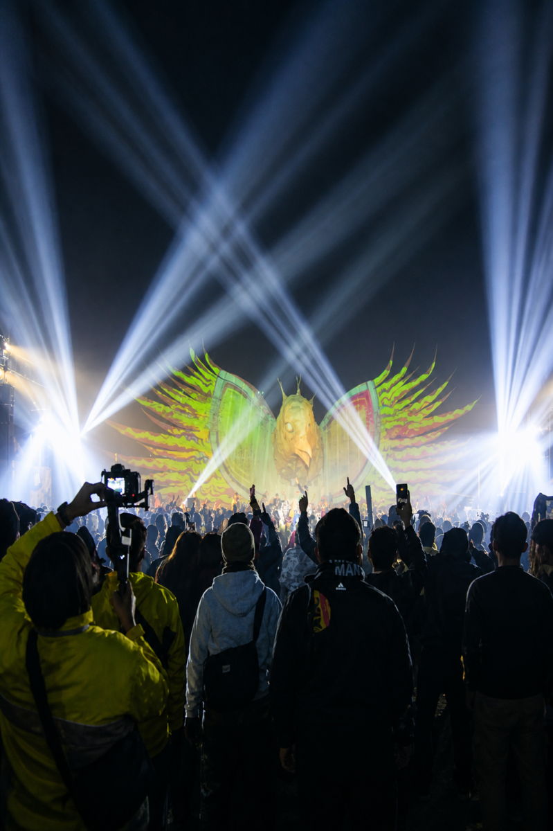  konser musik dengan latar pegunungan