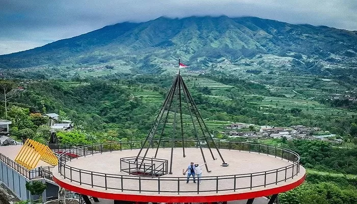 Ketep Pass memiliki beberapa titik gardu pandang yang memungkinkan pengunjung menikmati panorama dari berbagai arah. Setiap sudut menawarkan keindahan yang berbeda.