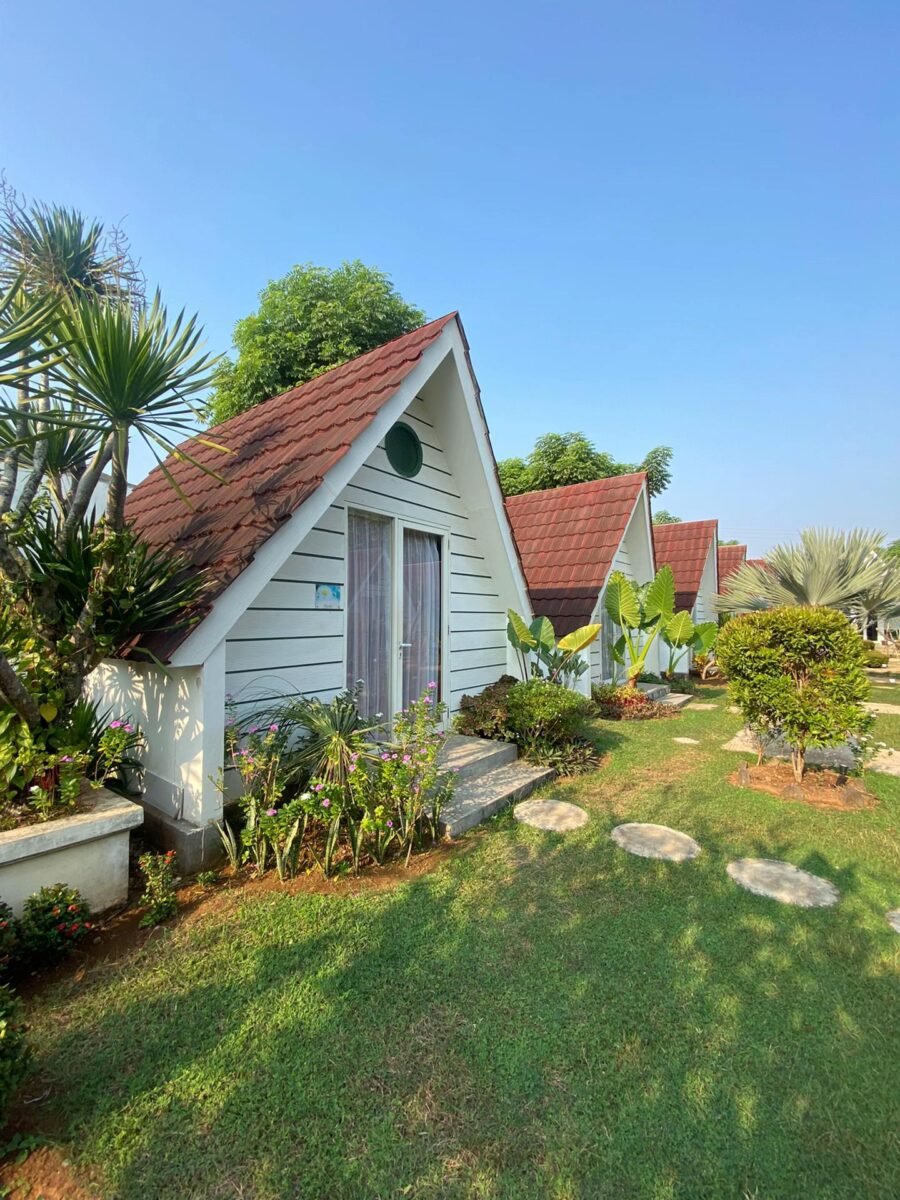 Tahun 2026 menjadi waktu yang tepat untuk menikmati berbagai wisata viral dan hidden gem terbaru di sekitar Salatiga. Dengan dukungan layanan travel profesional, perjalanan menjadi lebih aman, nyaman, dan bebas ribet.
