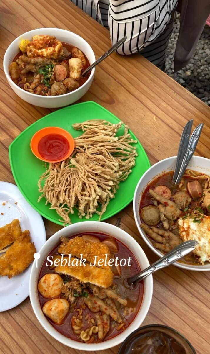 Saat ini banyak orang menjadikan wisata kuliner sebagai konten media sosial. Tidak sedikit yang membuat vlog perjalanan, review makanan, hingga konten TikTok saat hunting kuliner viral.