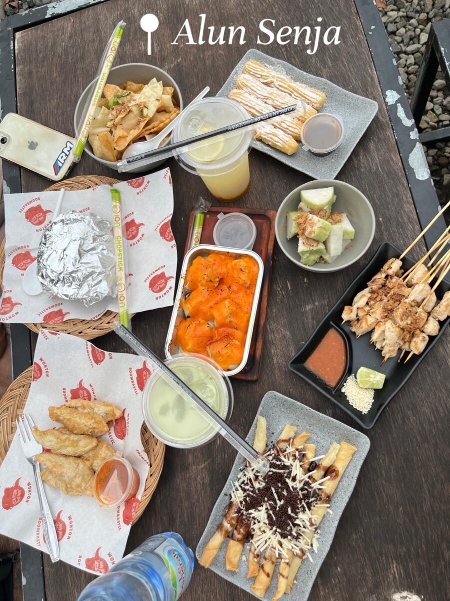 Salatiga dikenal sebagai kota kecil dengan suasana sejuk yang memiliki banyak spot kuliner menarik. Lokasinya yang strategis di jalur Semarang–Solo membuat kota ini ramai dikunjungi wisatawan. Tidak heran jika banyak tempat makan baru bermunculan dan viral di media sosial.