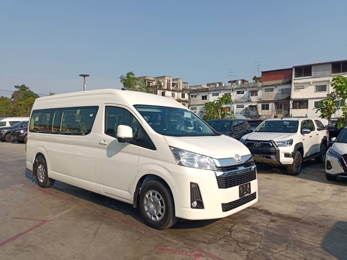 Mobil ini dirancang khusus untuk perjalanan wisata dengan kapasitas besar dan kenyamanan maksimal.