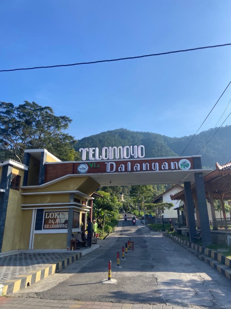 snaptik_7393306026671344902_0_v2 » berkah jaya trans Selain menikmati puncak Telomoyo, Anda juga bisa mengunjungi beberapa destinasi wisata populer di sekitar area Telomoyo berikut ini.