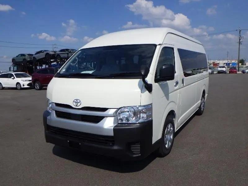 Rental mobil modern di Salatiga hadir dengan berbagai pilihan armada stylish yang cocok digunakan untuk: