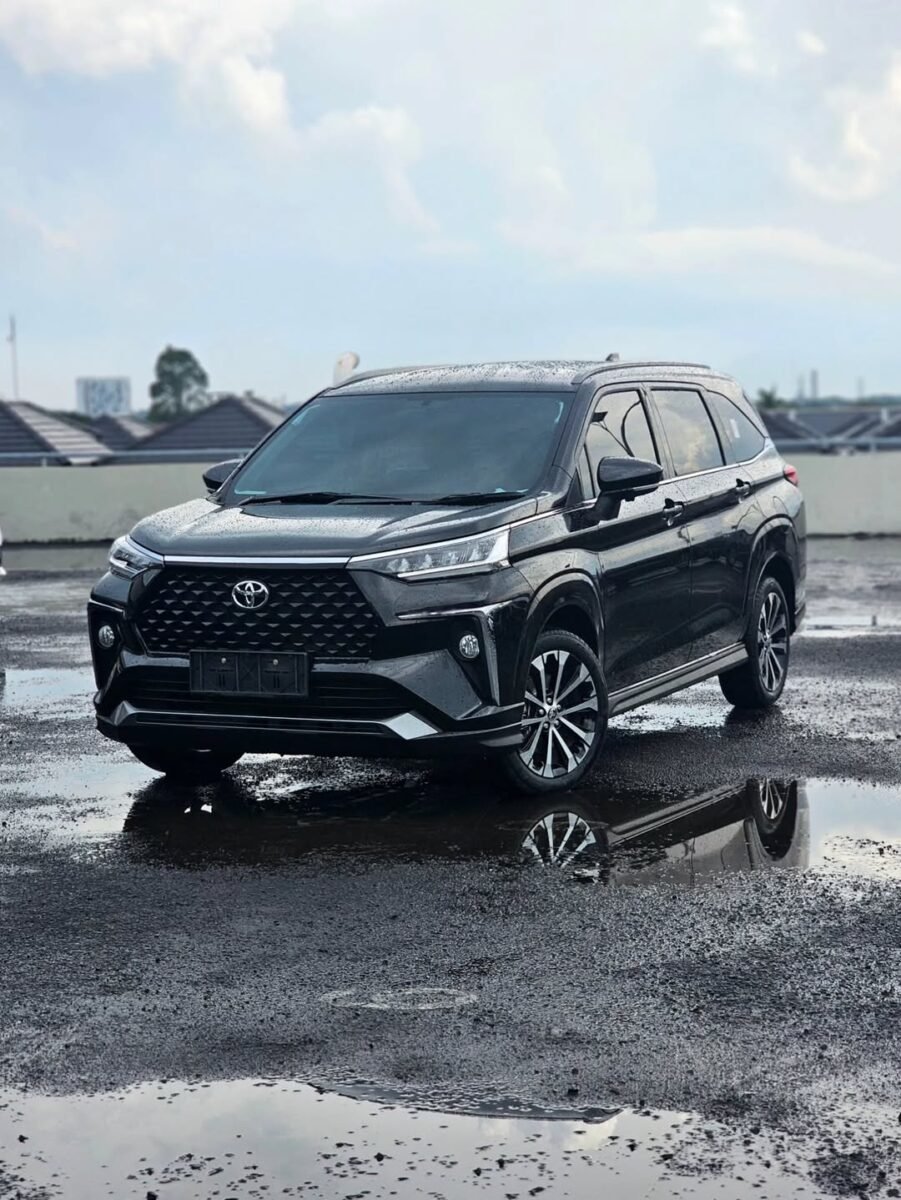 Layanan ini sangat membantu untuk berbagai kebutuhan seperti perjalanan bisnis, liburan keluarga, antar jemput tamu penting, hingga perjalanan mendadak ke luar kota. Dengan sistem booking yang mudah dan driver profesional, semua terasa lebih efisien.