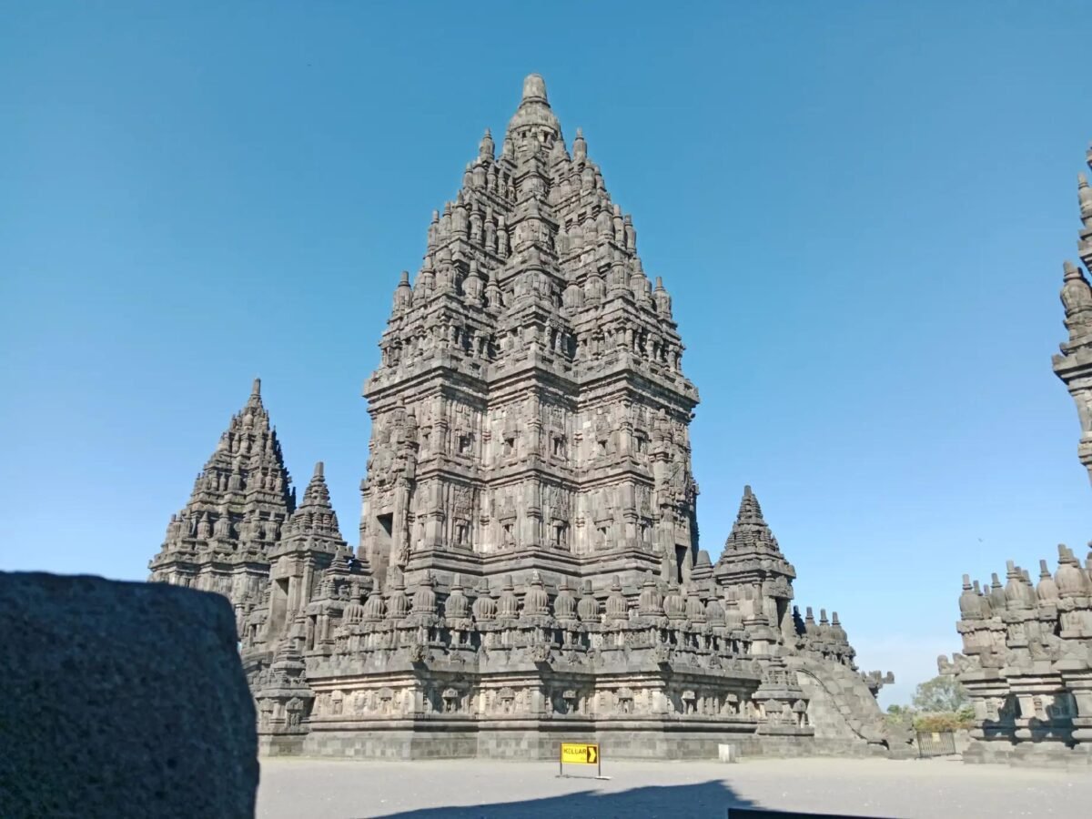 Berikut fasilitas lengkap di Candi Prambanan: