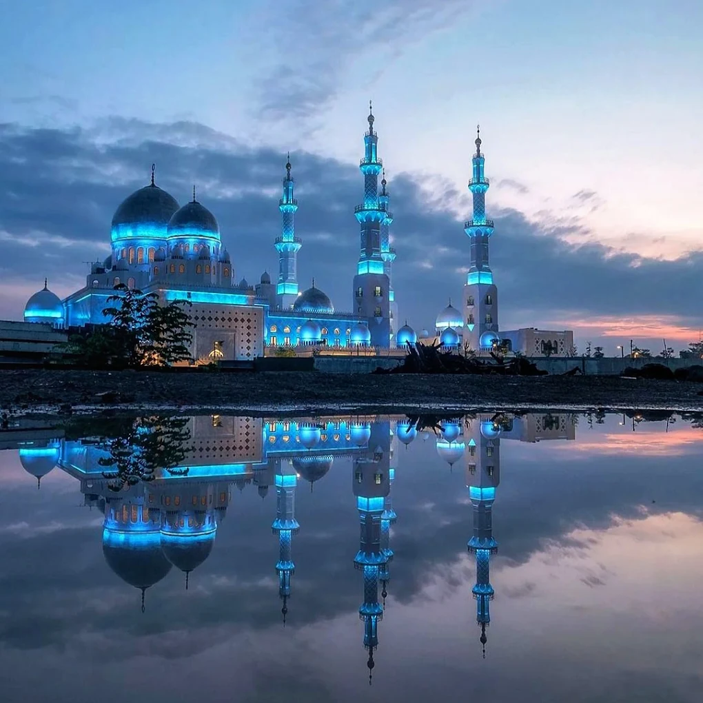 Mengunjungi Sheikh Zayed Grand Mosque bukan hanya sekadar wisata biasa. Ini adalah pengalaman yang menggabungkan keindahan, ketenangan, dan nilai spiritual dalam satu tempat.