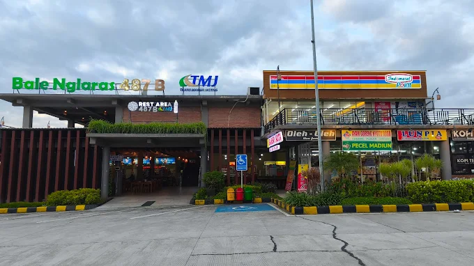 Saat long weekend, rest area menjadi titik penting yang tidak boleh dilewatkan. Banyak pengemudi memilih berhenti di beberapa titik di sepanjang jalur Wonosobo–Dieng untuk beristirahat sejenak.