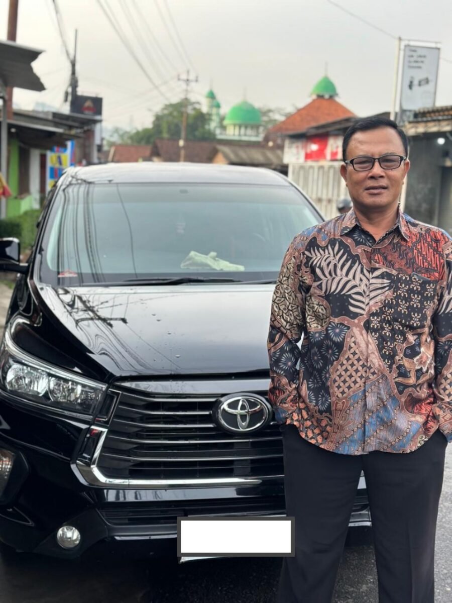 Salah satu keunggulan utama BerkahJayatrans adalah layanan driver profesional yang siap menemani perjalanan pelanggan.