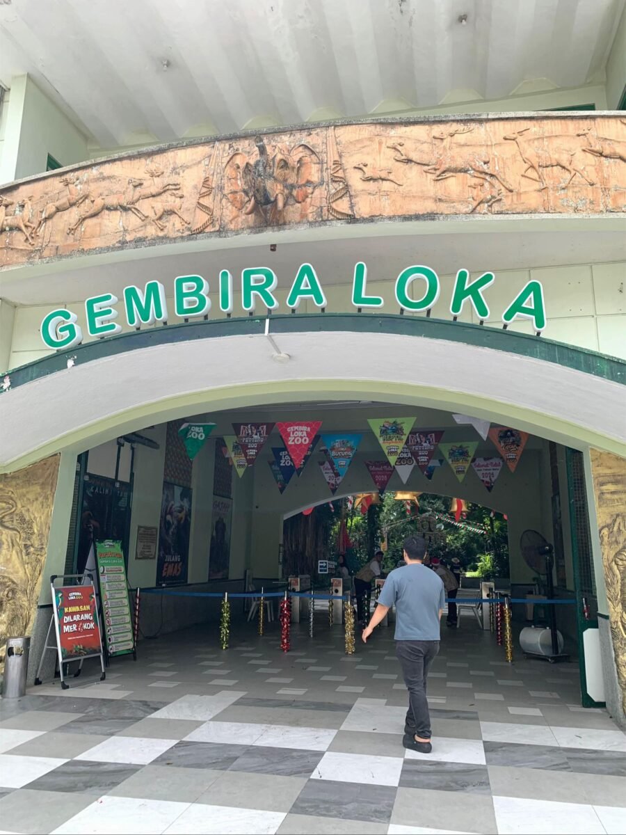 Berdasarkan informasi resmi terbaru, harga tiket masuk mengalami penyesuaian mulai 30 Maret 2026.